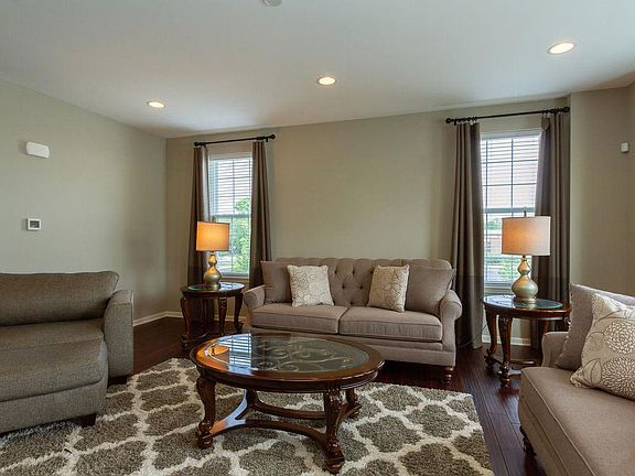 5th image of 98 Dunhill Ln