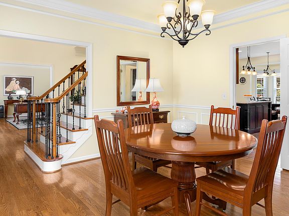 5th image of 1045 Beech Grove Rd