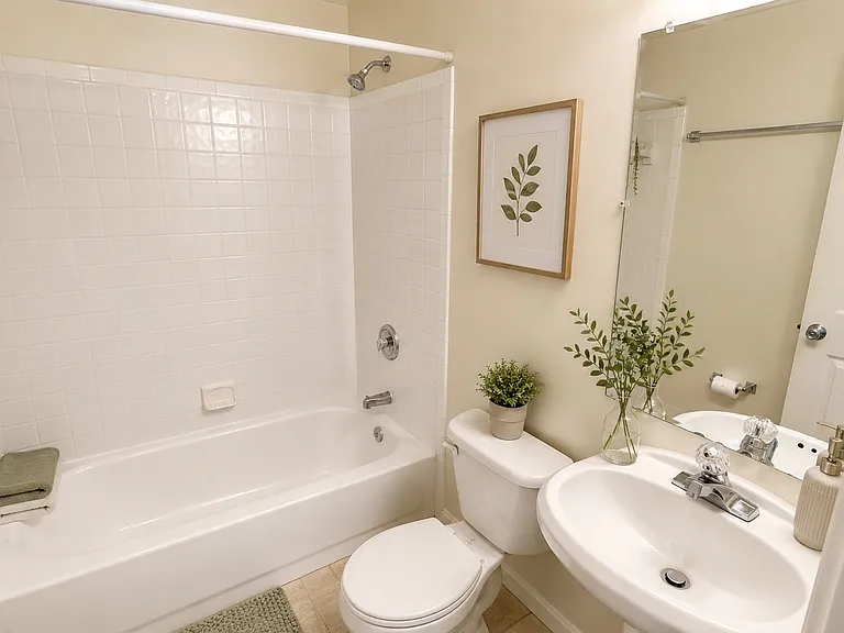 732 Park Rd NW #B5 — Photo 2