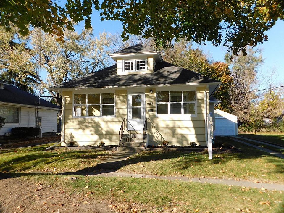 1st image of 228 W Palmer Ave