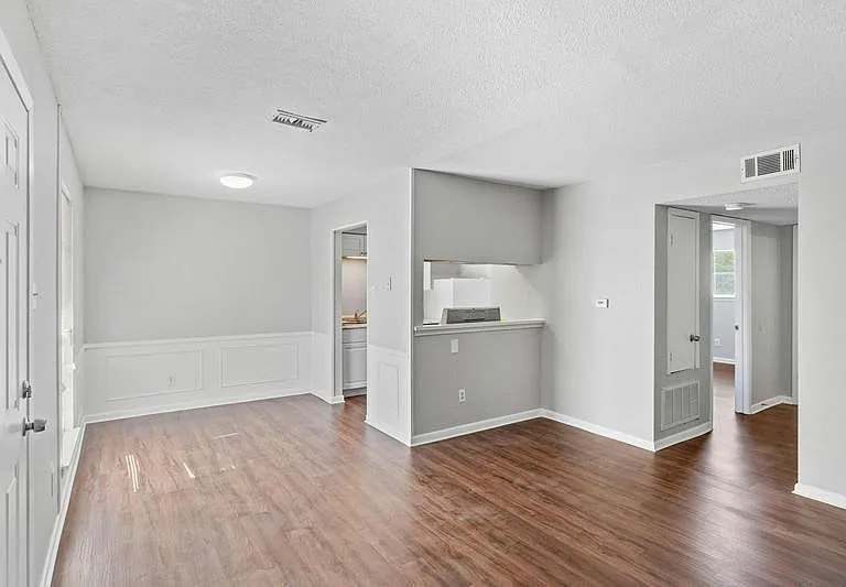 932 7th Ave N #6 — Photo 8