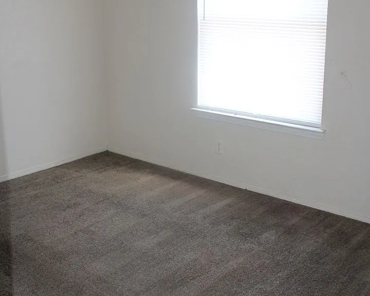 10936 Whitehall Dr — Photo 14