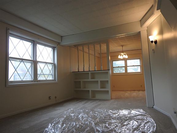 3rd image of 113 W D St