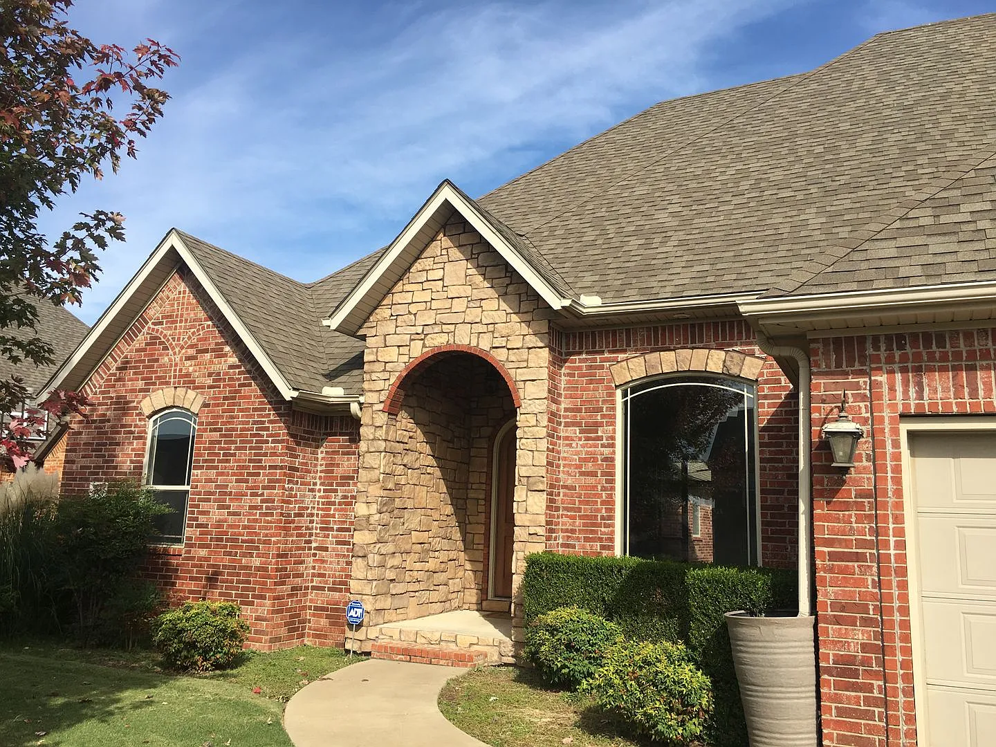 5 bedroom 3 bath home in Fayetteville — Photo 2