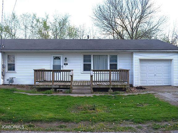 3rd image of 200-202 Douglas Dr
