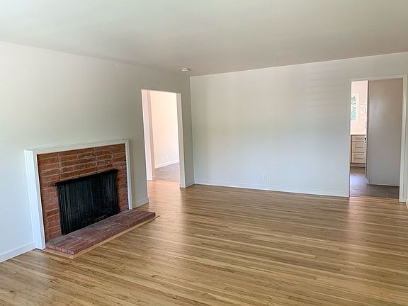5th image of 206 Blossom Villa Way