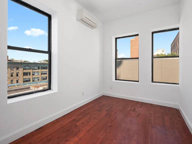 2032 5th Ave #4A — Photo 1