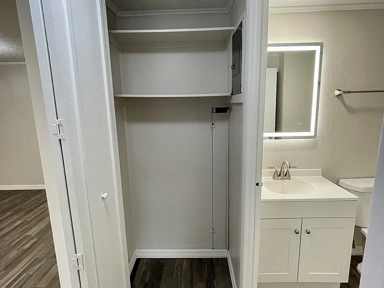 Camellia Court Apartments — Photo 13