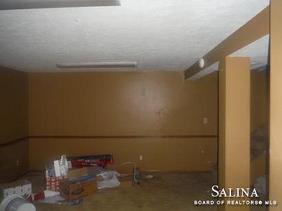 3rd image of 925 Windsor Dr