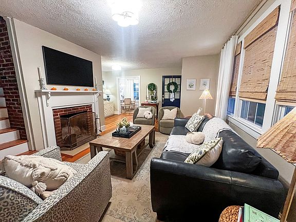 5th image of 224 Peach St