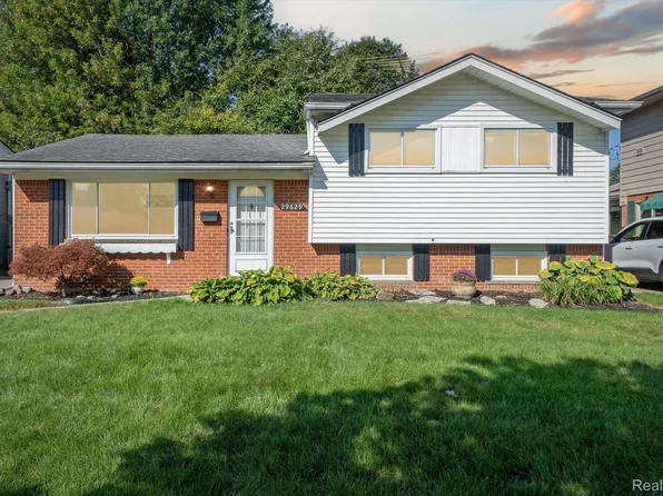 29629 Wagner Dr, Warren, MI 48093