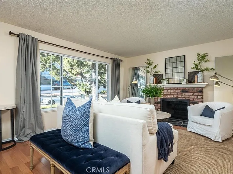4406 Vista Pl — Photo 3
