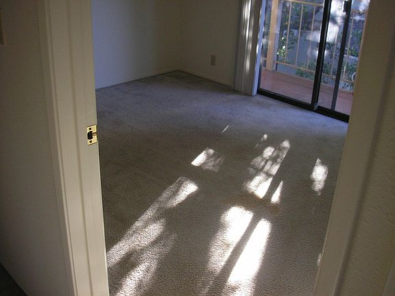 3rd image of 215 E Okeefe St #8