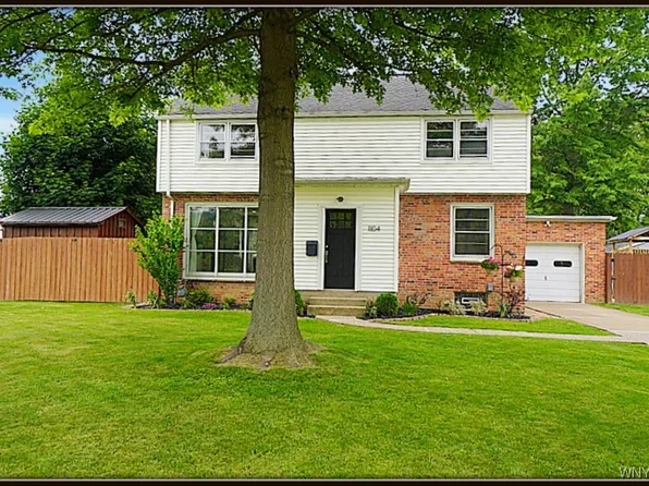 1104 Cayuga Dr, Niagara Falls, NY 14304
