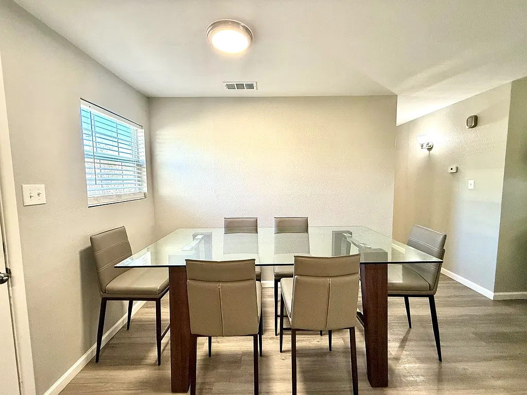 3 bed, 3.0 bath, 1360 sqft, $2,000 — Photo 4