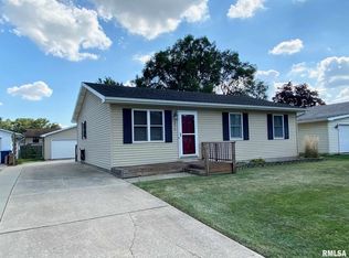 3016 Stokebridge Rd, Springfield, IL 62702