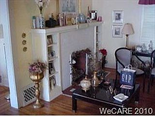 3rd image of 915 W Elm St