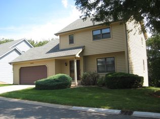 2320 Robin Ln, Elgin, IL 60123