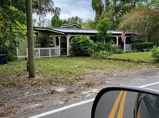 175 Lake Geneva Rd, Geneva, FL 32732