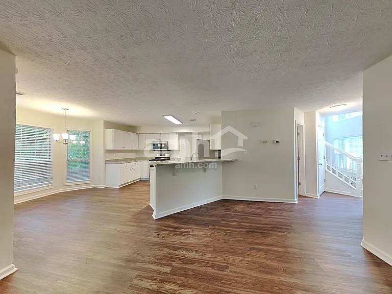 555 Fosters Mill Ln — Photo 7