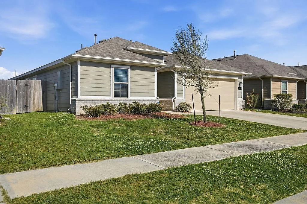 4 bed, 3.0 bath, 2090 sqft, $2,450 — Photo 2