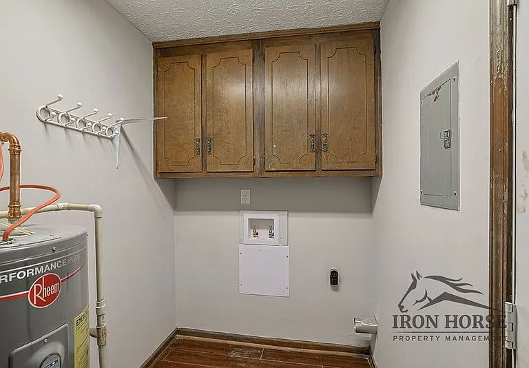 229 N Burson Ave #B — Photo 10