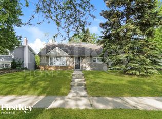 713 Gates St, West Chicago, IL 60185
