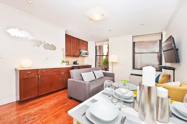 Rented by Eisenberg Exclusives | media 44