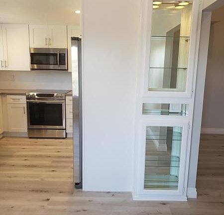 2nd image of 221 Oak Leaf Dr #203