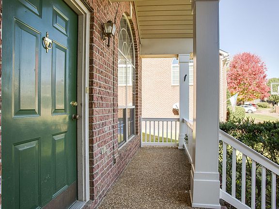 5th image of 240 Wisteria Dr