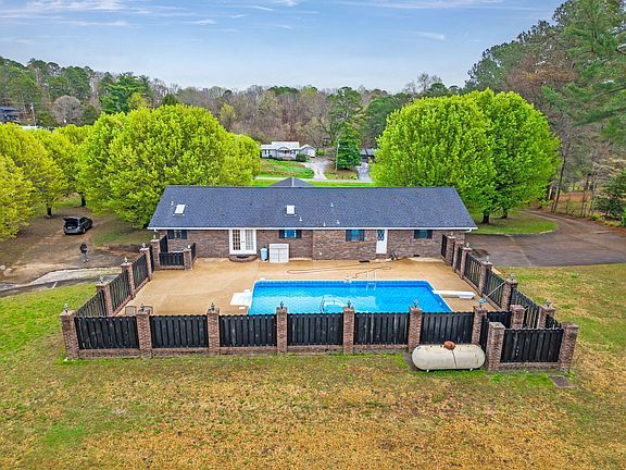 4th image of 932 Johnson Rd