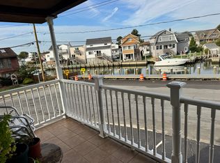 100 Shore Rd, Lindenhurst, NY 11757