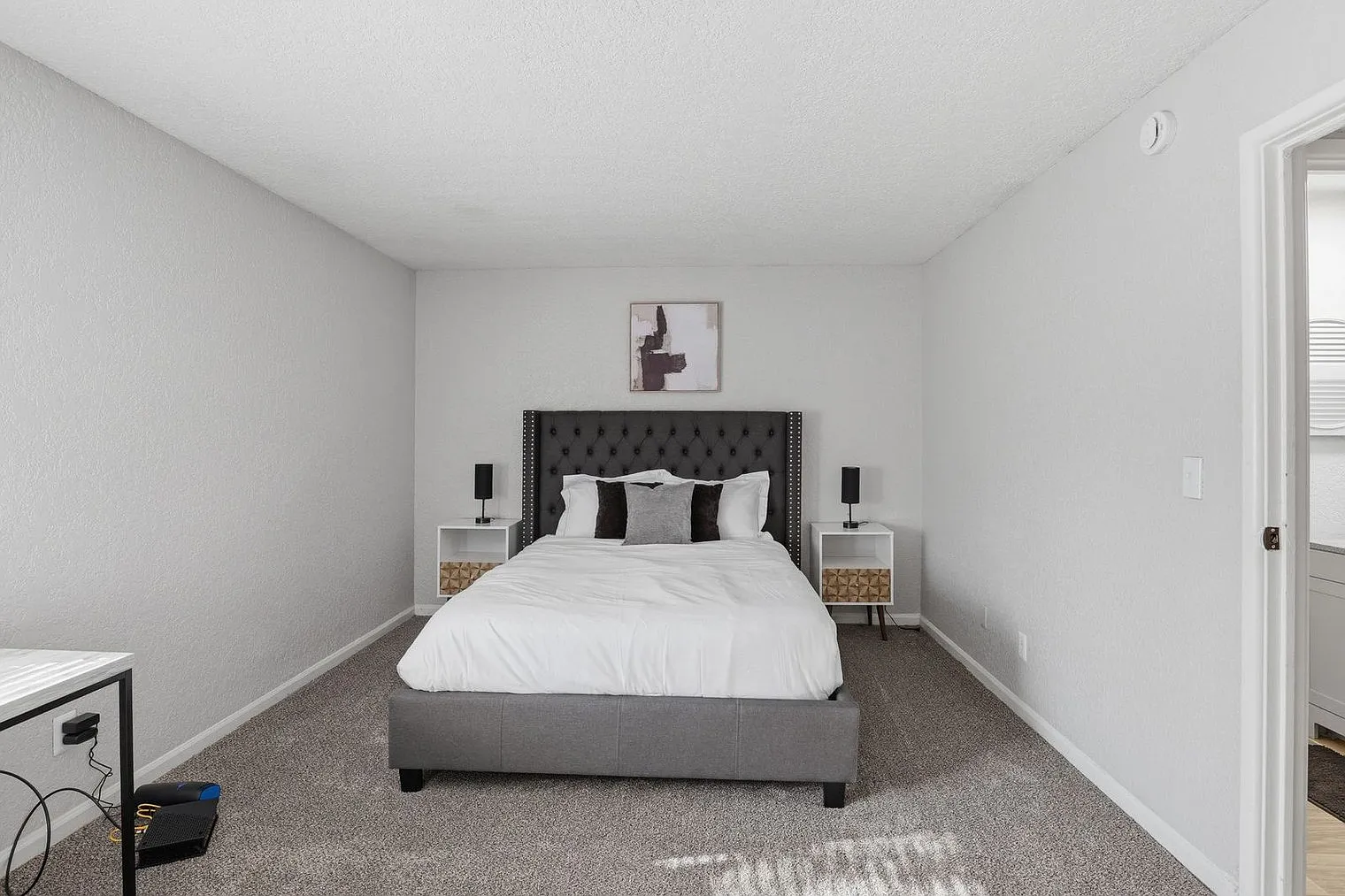 2 bed, 1.0 bath, 9913 sqft, $2,310 — Photo 4