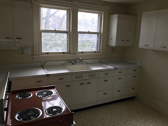 2nd image of 105 Congress St #2