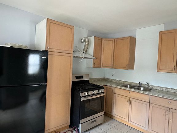 2nd image of 209 Seaman St Floor 1