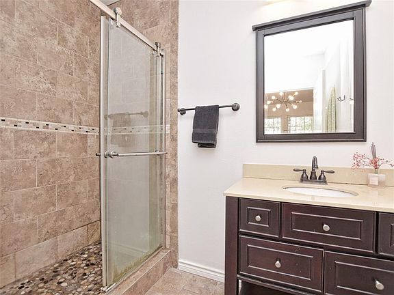 5th image of 206 E 31st St APT A