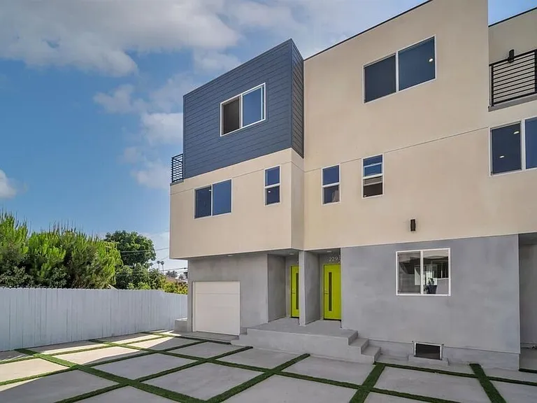 227 B N Park View St — Photo 25