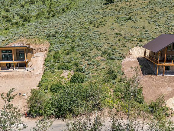 2nd image of 3863 Overlook Dr
