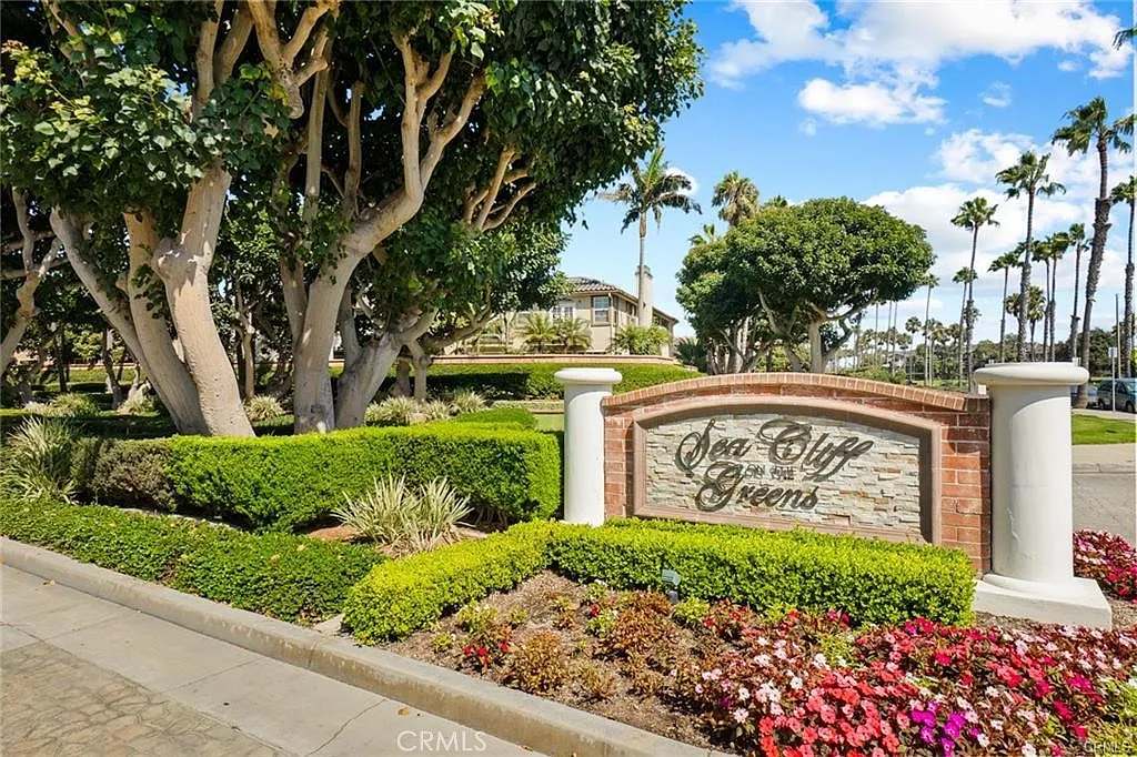 3 bed, 2.5 bath, 2065 sqft, $5,650 — Photo 1