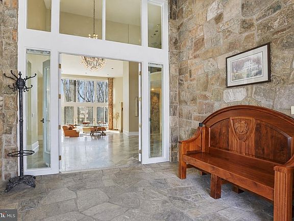 5th image of 11940 River Rd