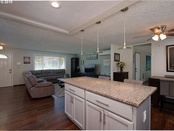 4th image of 14904 NE Sorrel Dr