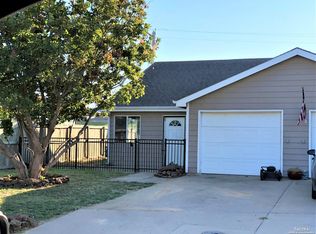 637 Huehl Cir, Salina, KS 67401