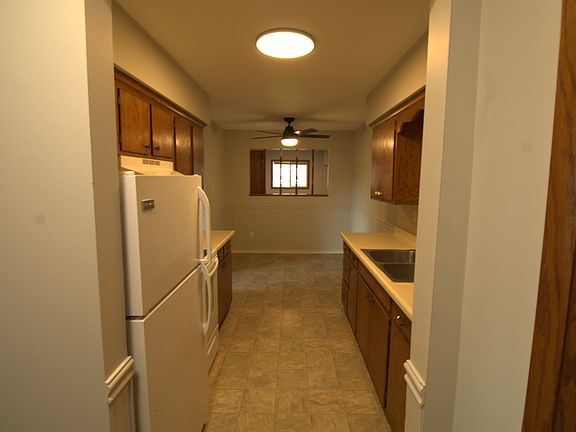 2nd image of 1055 Spencer St S #103