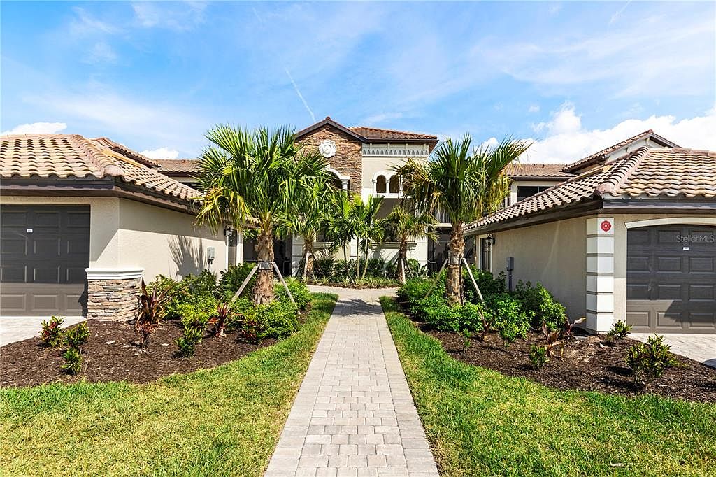 5558 Palmer Cir #105