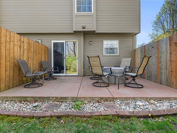2nd image of 6157 NE Moonstone Ct