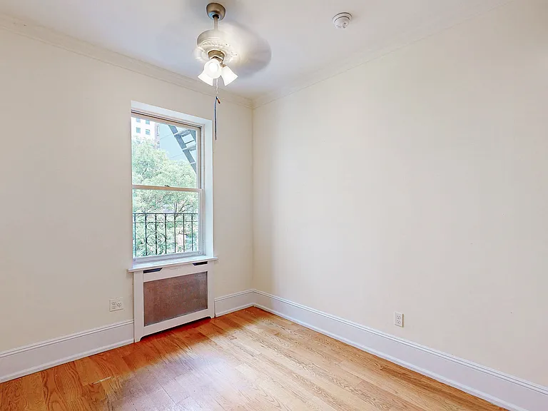 312 W 48th St #22 — Photo 12
