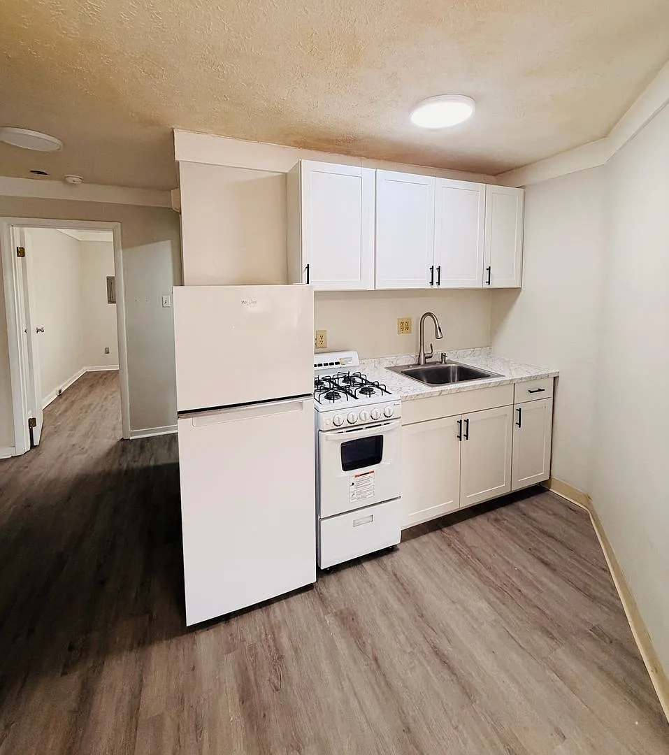 One Bedroom on Quiet Mt Washington Street — Photo 4