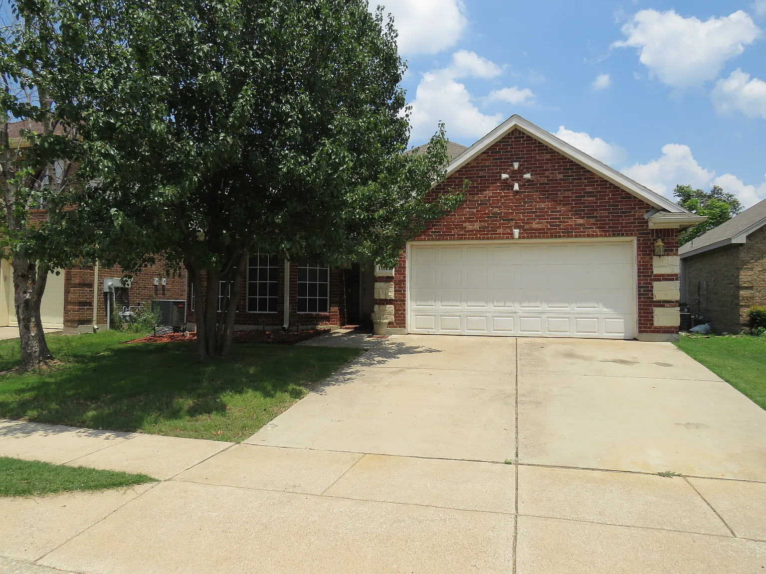 3 bed, 2019 sqft, $2,495 — Photo 3