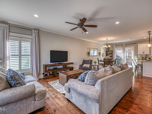 5th image of 389 Princeton Gardens Dr