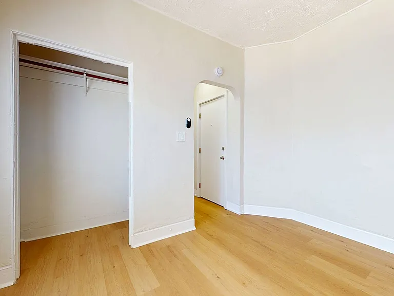 5452 Bancroft Ave — Photo 5